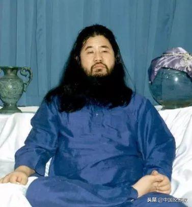 他们竟用瑜伽宣扬色情、发展邪教，健康的外表下包裹着邪恶的心