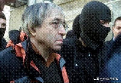 他们竟用瑜伽宣扬色情、发展邪教，健康的外表下包裹着邪恶的心