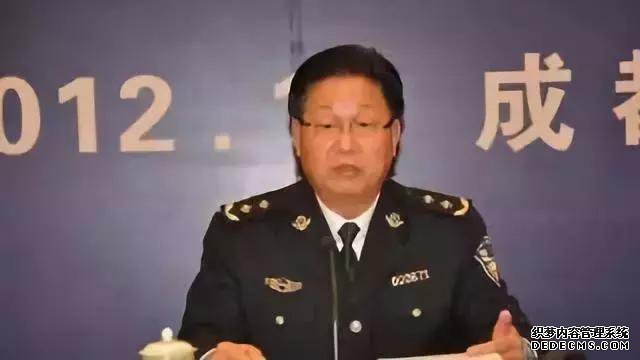 20年前侦破涉黑命案立功，现在被曝收黑老大家属贿赂