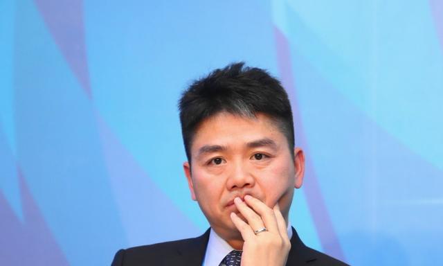 北大“屠夫”：3年分红近11亿，2亿给乡亲建别墅，今却不敢回老家