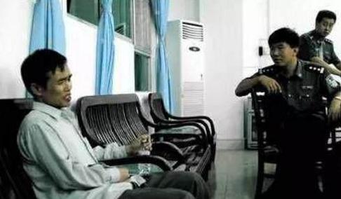 广西矿王黎东明去世：瞒报81死矿难，把记者逼到悬崖边，遭售货员白眼后买下整柜台皮鞋