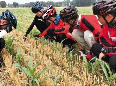 80后老师带11名毕业生骑行1800公里。校领导紧张，家长被气住院，有人流泪开车跟几公里