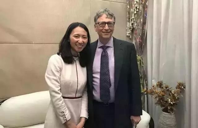 中国最牛闺蜜：一个是清华最年轻教授，一个帮世界首富“花钱”