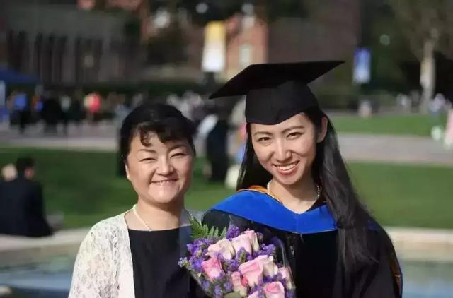 中国最牛闺蜜：一个是清华最年轻教授，一个帮世界首富“花钱”