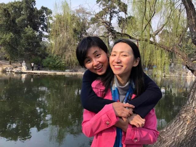 中国最牛闺蜜：一个是清华最年轻教授，一个帮世界首富“花钱”