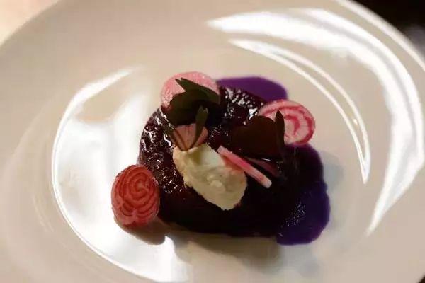 嫌弃妈妈做饭，这个萌正太10岁下厨，15岁开餐厅，一路成神