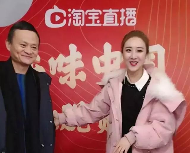 一晚能赚一套房！征服马云，碾压李佳琦，她是中国最会赚钱的网红