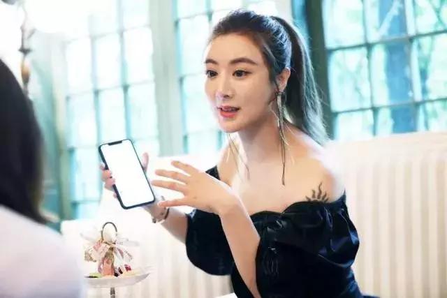 一晚能赚一套房！征服马云，碾压李佳琦，她是中国最会赚钱的网红