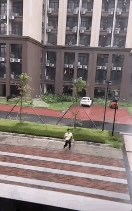 外卖员与顾客聊天记录曝光：我必须让你吃到老子的餐