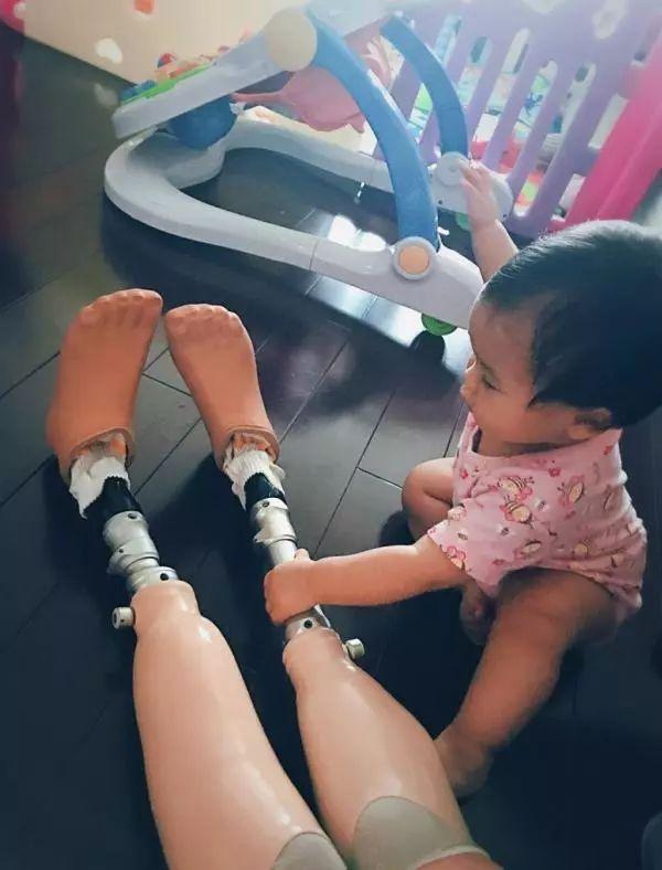 她在汶川地震中失去双腿及女儿，6年后再嫁华裔学霸，收获一对儿女，爱情让她重生