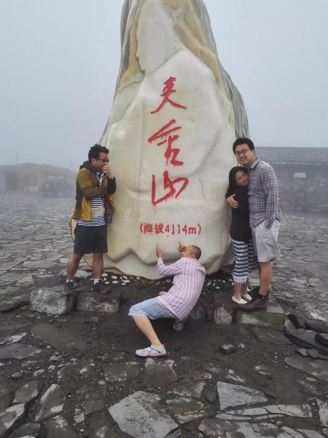 她在汶川地震中失去双腿及女儿，6年后再嫁华裔学霸，收获一对儿女，爱情让她重生