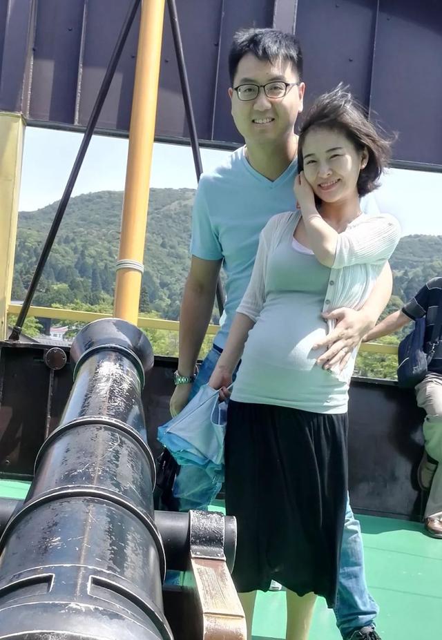 她在汶川地震中失去双腿及女儿，6年后再嫁华裔学霸，收获一对儿女，爱情让她重生