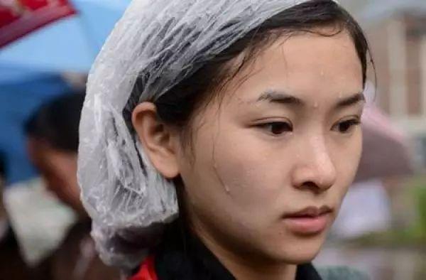 她在汶川地震中失去双腿及女儿，6年后再嫁华裔学霸，收获一对儿女，爱情让她重生