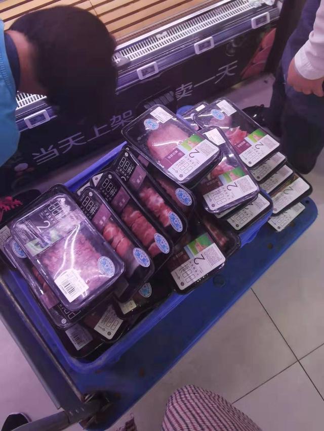 “作孽啊，多少人没得吃啊”盒马销毁临期食品引发浪费大讨论