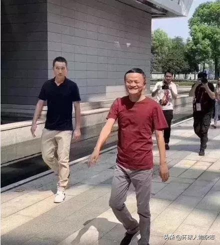 才55岁就退休的马云，其实悄悄下了一步狠棋…
