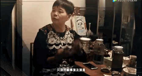 她是香港最牛茶水工，端茶送水30年让成龙、刘德华都爱她