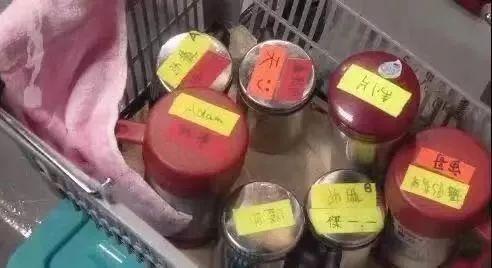 她是香港最牛茶水工，端茶送水30年让成龙、刘德华都爱她