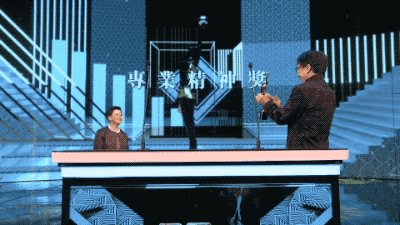 她是香港最牛茶水工，端茶送水30年让成龙、刘德华都爱她