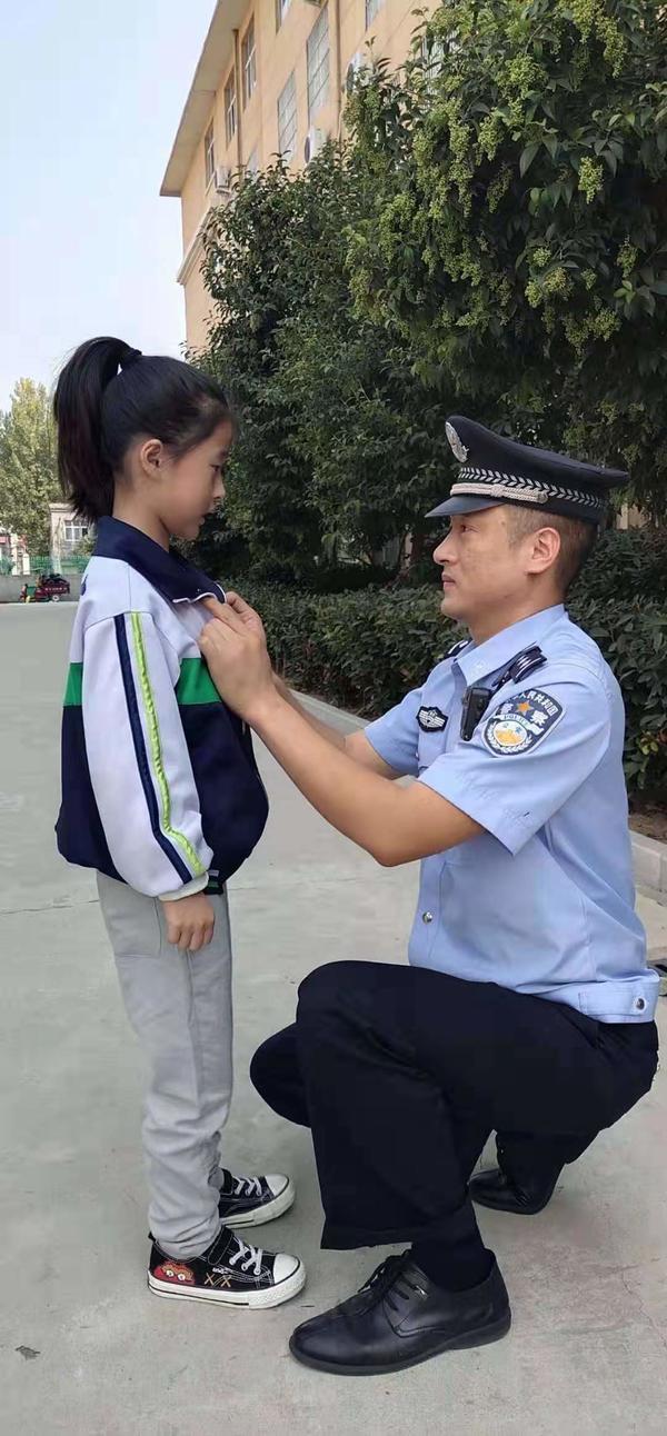 “如果我睡着了，把我抱到屋里”8岁女儿的字条，让漯河铁警泪流满面