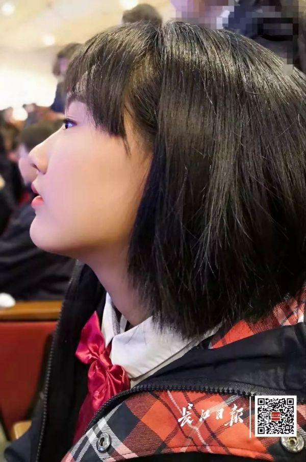 武汉16岁女孩写的阅兵观后感火了！网友：不愧是空降兵的女儿