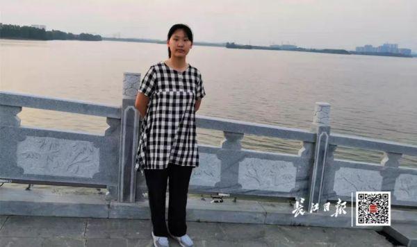 武汉16岁女孩写的阅兵观后感火了！网友：不愧是空降兵的女儿