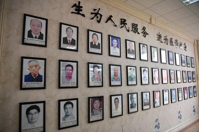 致敬！医学伉俪双双捐献遗体 时隔10余年“重逢”在“讲台”上