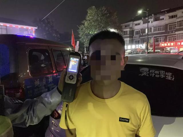 23岁二胎爸爸哭着举报自己酒驾！给丈人打工，年入20多万全上交老婆，想让自己静静