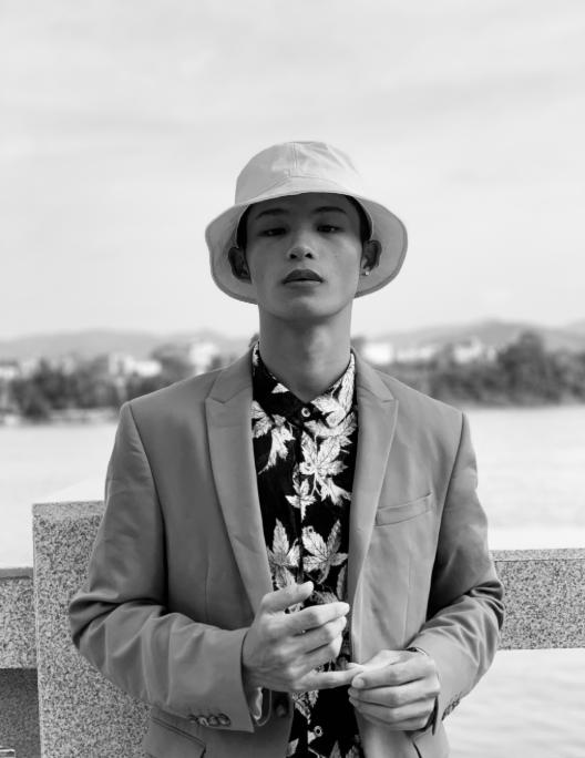 广西20多岁“乡村超模”太燃了！天生高级脸，凭实力征服中外网友