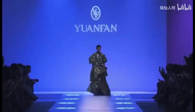 广西20多岁“乡村超模”太燃了！天生高级脸，凭实力征服中外网友