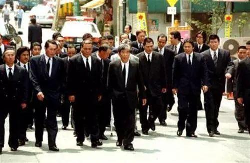 日本黑帮开居酒屋，价格太便宜引警方怀疑抓捕！黑帮：我太难了