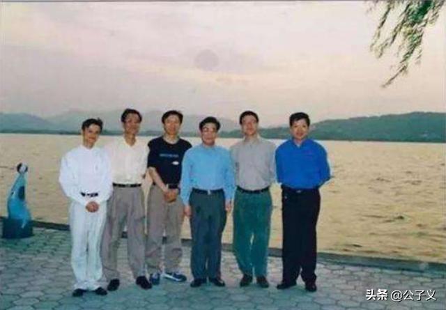 阿里巴巴身价50亿女富豪，30岁担任前台，19年成为公司总裁