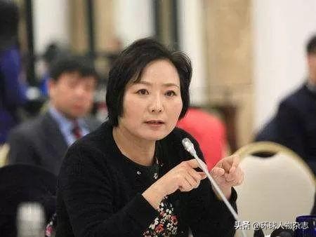 卖房如卖菜，从小白变身女首富，离婚还送前夫百亿，她走上巅峰全靠这个神技能