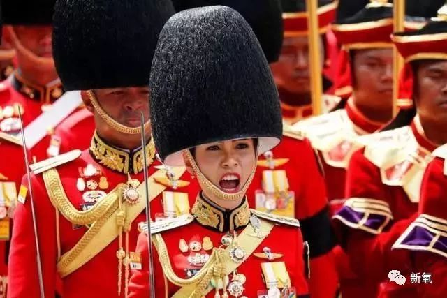 泰国最美贵妃入宫86天就被废不是因为觊觎后位，是没跟国王拍x照...