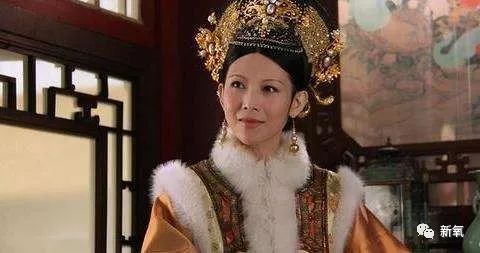 泰国最美贵妃入宫86天就被废不是因为觊觎后位，是没跟国王拍x照...