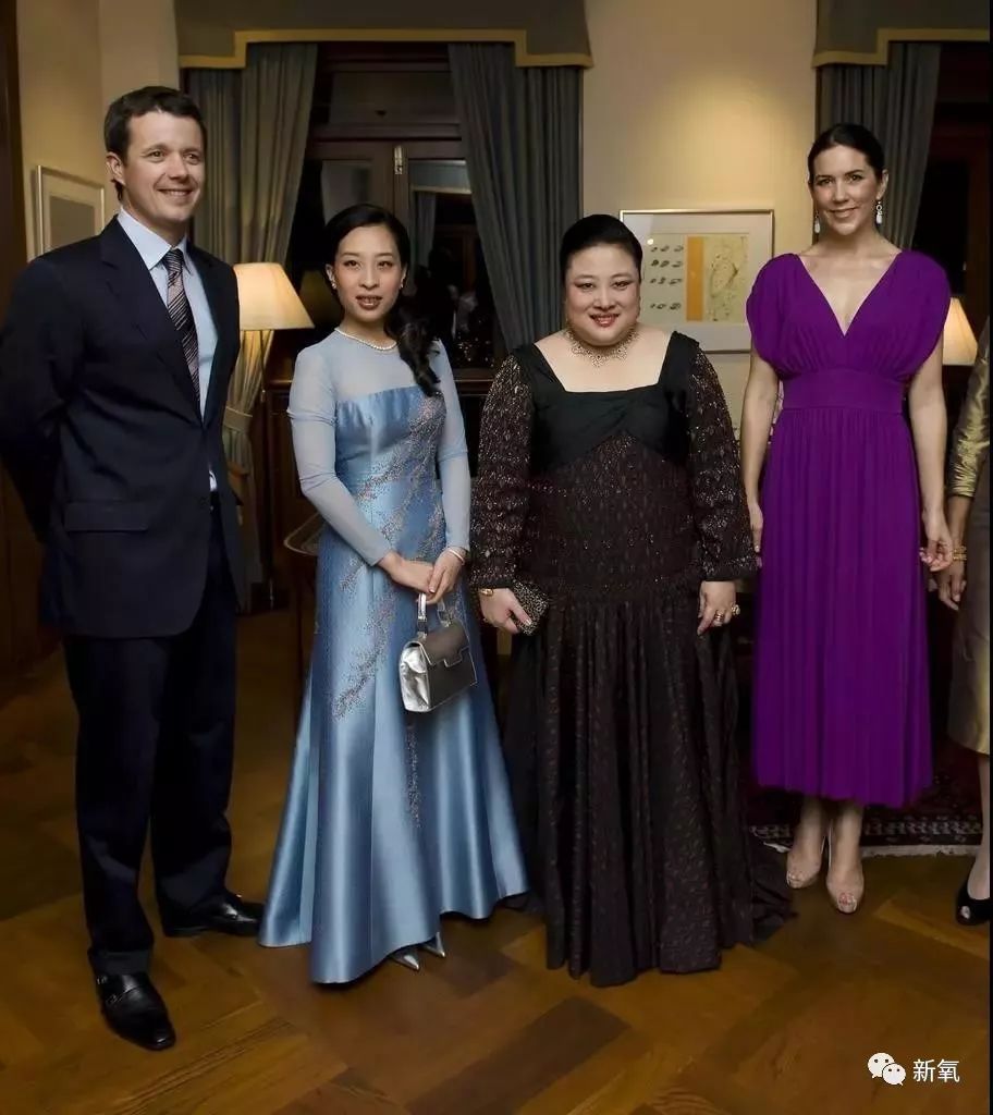 泰国最美贵妃入宫86天就被废不是因为觊觎后位，是没跟国王拍x照...