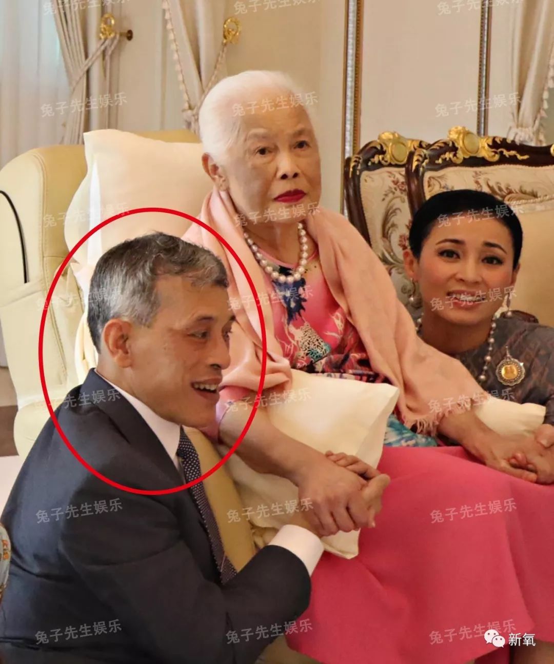 泰国最美贵妃入宫86天就被废不是因为觊觎后位，是没跟国王拍x照...