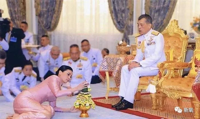 泰国最美贵妃入宫86天就被废不是因为觊觎后位，是没跟国王拍x照...