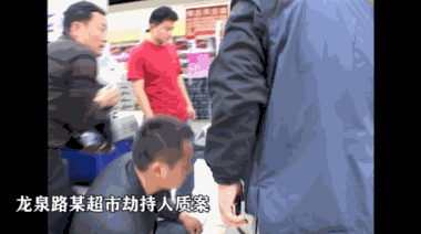 特警趴地上5小时，绑匪刚露半个脑袋被一枪爆头！为执行任务曾“失联”86天，妻子：已想到捧着他照片的样子