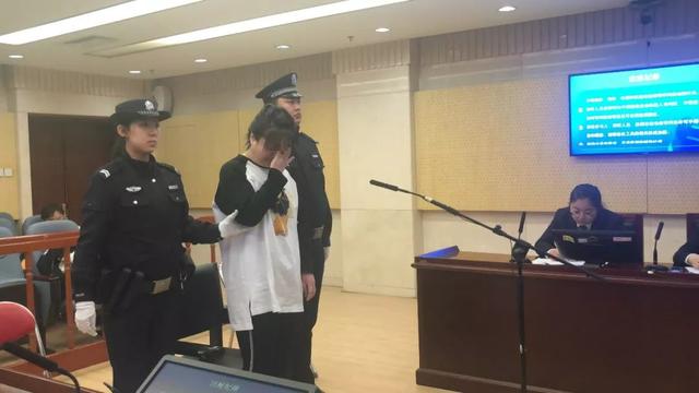 “乔碧萝”诈骗版：“戏精海归”一人分饰几角上演苦情大戏