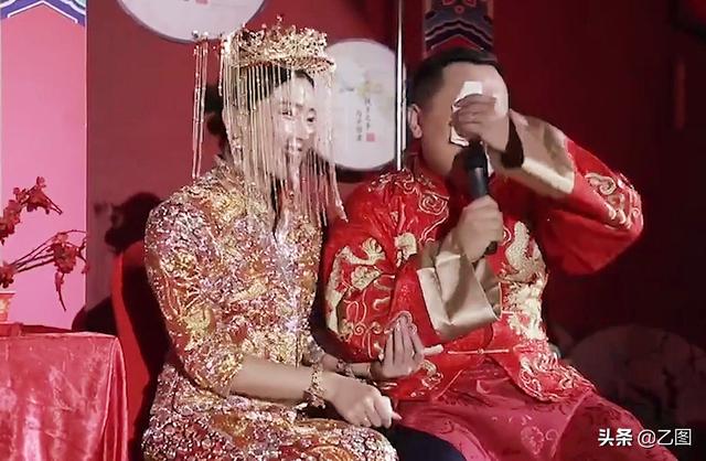 新郎婚礼上大哭称结婚太难了，当事小伙：恋爱600天，每天被送饭