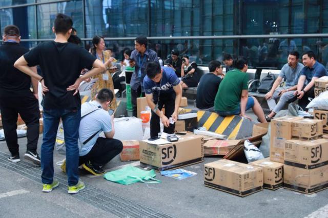 一边重奖，一边血洗！那个可怕的刘强东又回来了