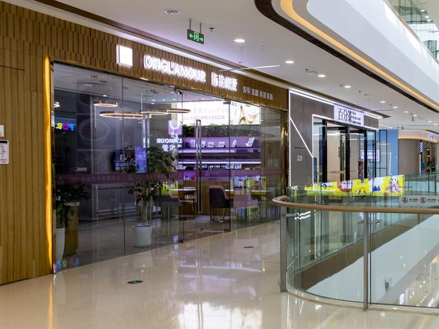美甲店女老板孕期“受邀”出国创业，怎料却是噩梦的开始……