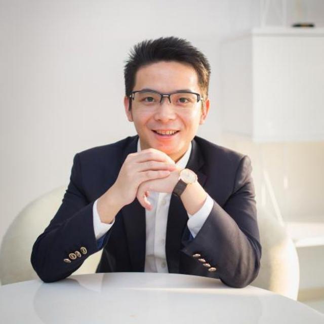 85后富豪投案自首，警方冻结56亿资金，查封飞机2架、房产64套