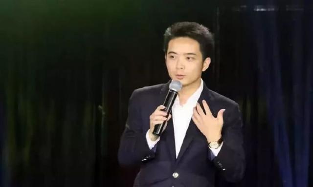 85后富豪投案自首，警方冻结56亿资金，查封飞机2架、房产64套