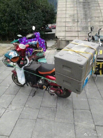 外卖小哥剐蹭宝马寻车主三天 车主疑惑：你为何如此执着？