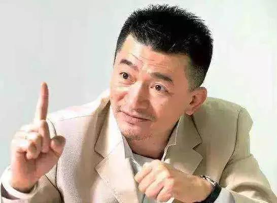 负债15亿妻子狠心离开，独自一人还清14亿、过度劳累而去世