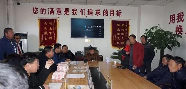 信访局长为农民工讨薪，怒斥企业