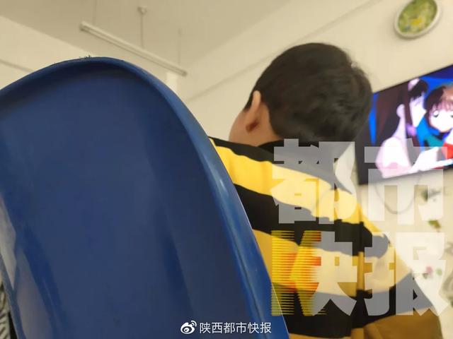 7岁男童遭亲妈家暴却仍想她：打就打呗 不然没妈妈了…令人红了眼眶