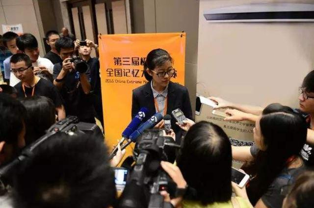她高中逃学3年，17岁开始创业，如今成中国最年轻的CEO，年入千万