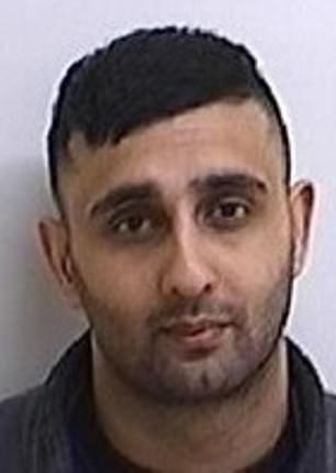 在监狱与持枪抢劫犯发生关系，英国27岁女狱警被判入狱